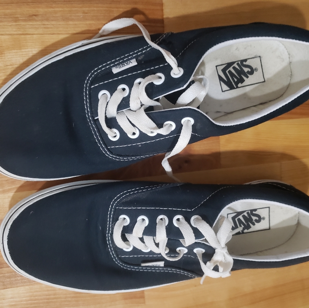 Mens classic navy blue sneakers